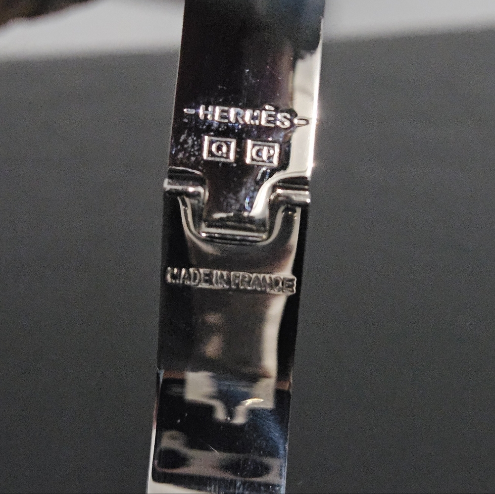 Sale: Women's "Hermes" Clic Bracelet - Picture 5 of 8